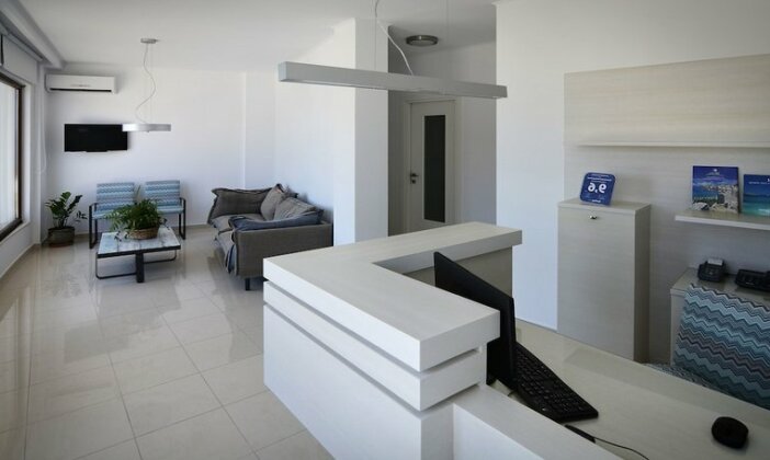 Simon Studios and Apartments - Photo3