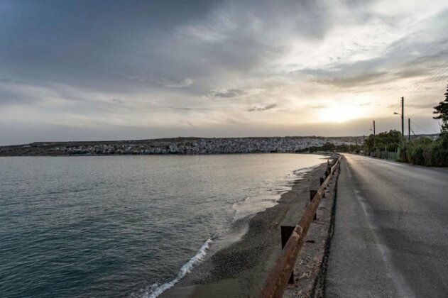 Sunrise Beachfront Apartment Sitia