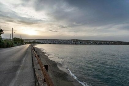 Sunrise Beachfront Apartment Sitia