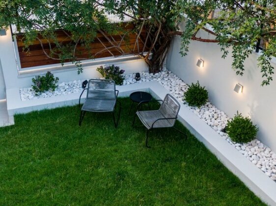 Iris Skiathos - Photo2