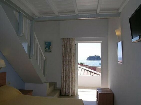 Troulos Bay Hotel - Photo3