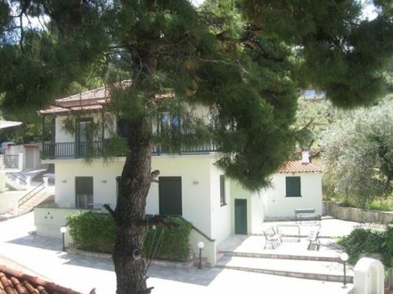 Pefkos Studios and Apartments - Photo2
