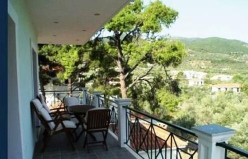Pefkos Studios and Apartments - Photo4