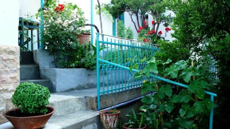 Spring Bliss Garden House - Photo2