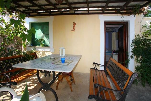 Yianna Cottage Studios - Photo2