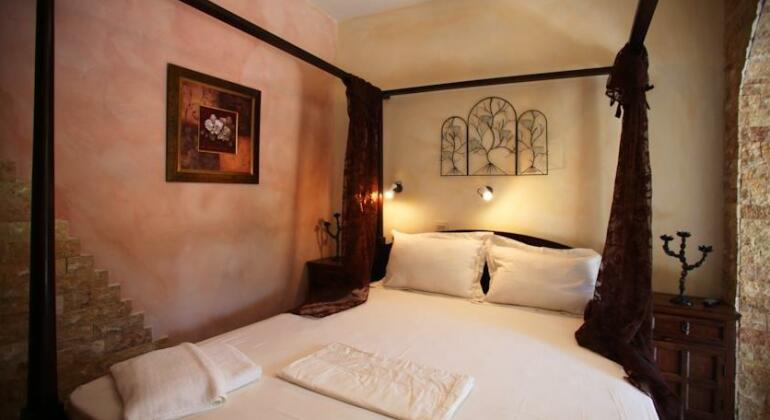 Yianna Cottage Studios - Photo4