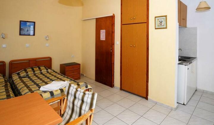 Elias Rooms & Studios - Photo2