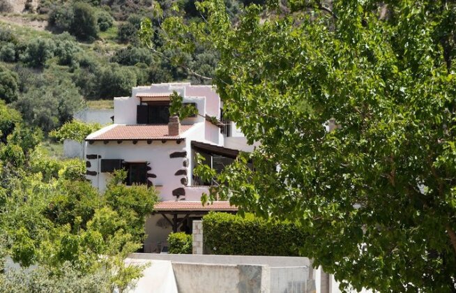 Monastery Estate Guesthouse - Photo2