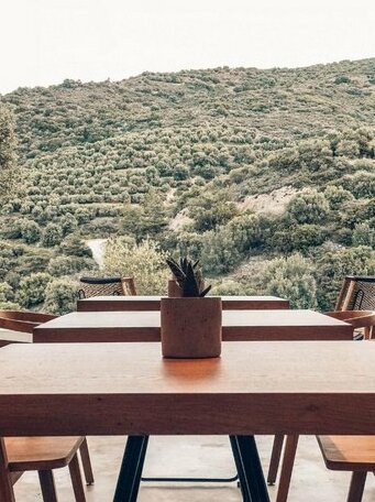 Monastery Estate Retreat - Photo2