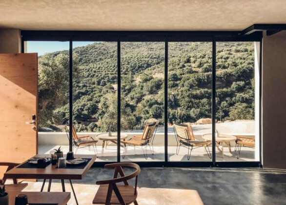 Monastery Estate Retreat - Photo5