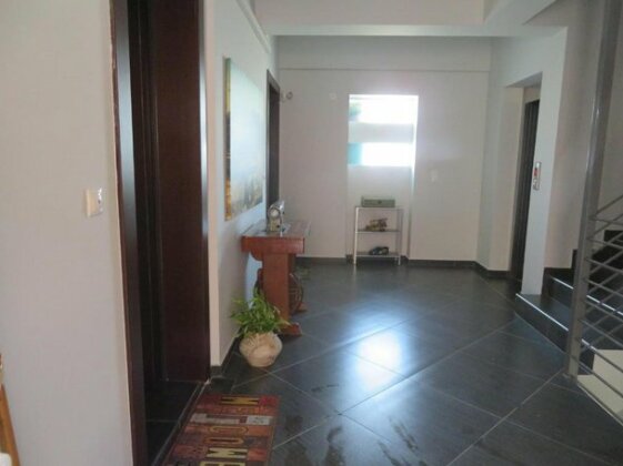 OLIVE GREEN APARTMENT near airport - Photo4