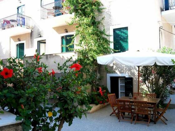 Twin House Spetses - Photo2