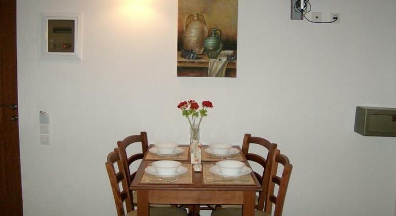 Sunshine Studios & Apartments - Photo5