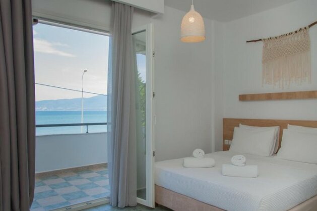 Calma Beach Hotel - Photo2