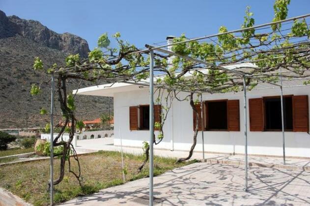 Theros Beach House - Photo3