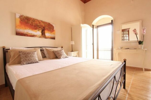 Athanasia's House - Photo3
