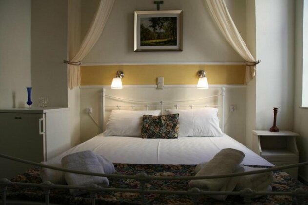 Fiera Guesthouse - Photo2