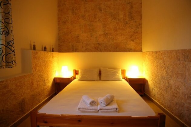 Oasis Rooms & Studios in Galissas - Photo2