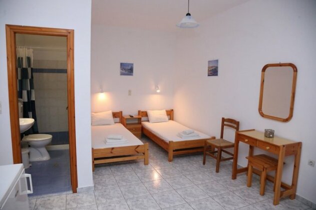 Oasis Rooms & Studios in Galissas - Photo3