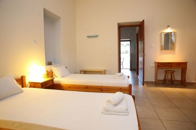 Oasis Rooms & Studios in Galissas - Photo4