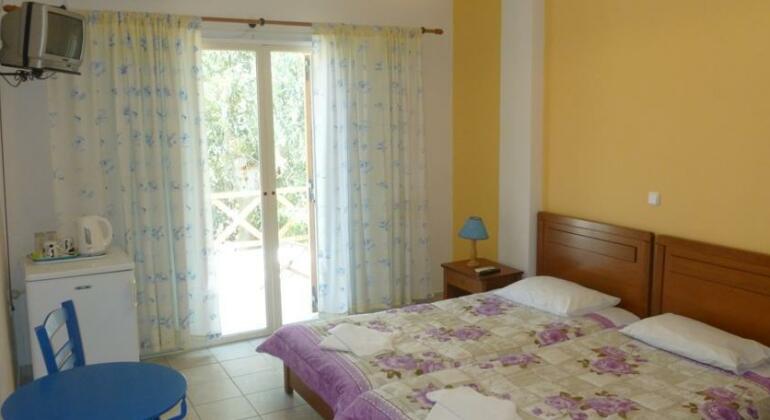 Peter & Tony Rooms - Photo3