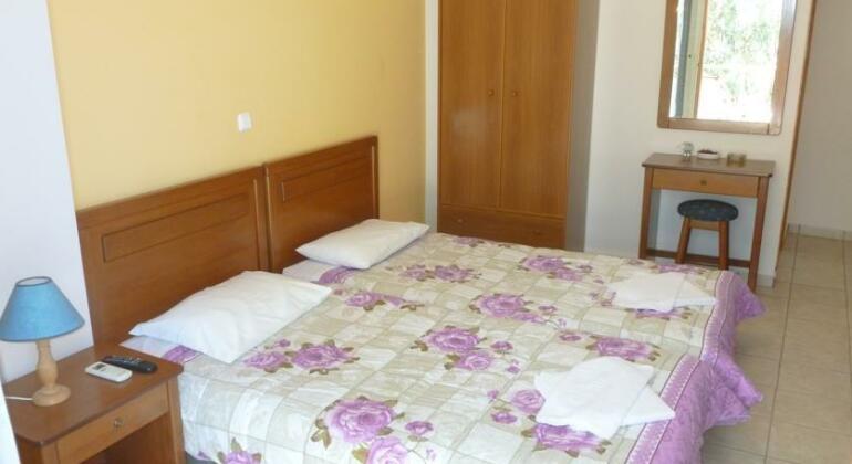 Peter & Tony Rooms - Photo4