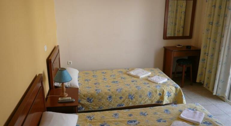 Peter & Tony Rooms - Photo5