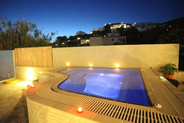 Remvi Syros - Photo3
