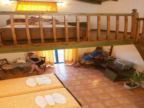 Adelais Hotel - Photo4