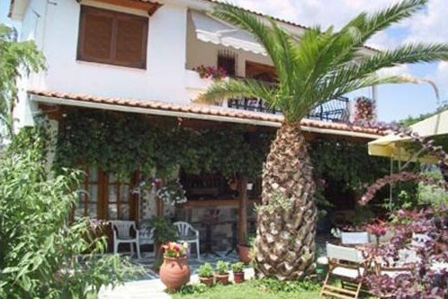  Photo 2