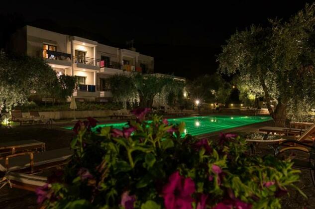 Ipsario Garden Hotel - Photo2