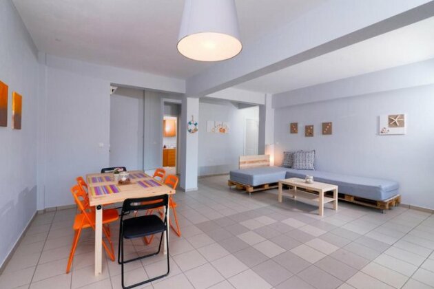 Kalliston Beach Apartments - Photo4