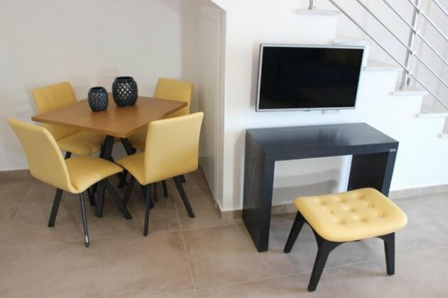 Theros Villas & Suites - Photo3