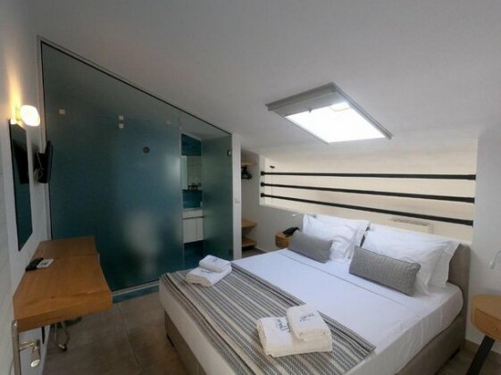 Theros Villas & Suites - Photo4