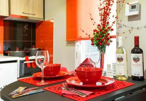 Red Alcyone Apartment