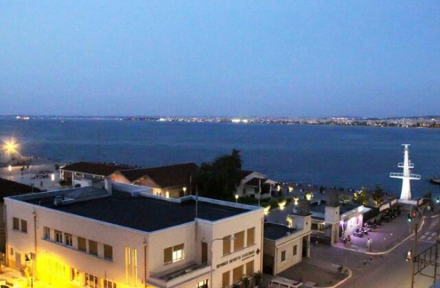 Waterfront Luxury Sea View Apartment - Photo5