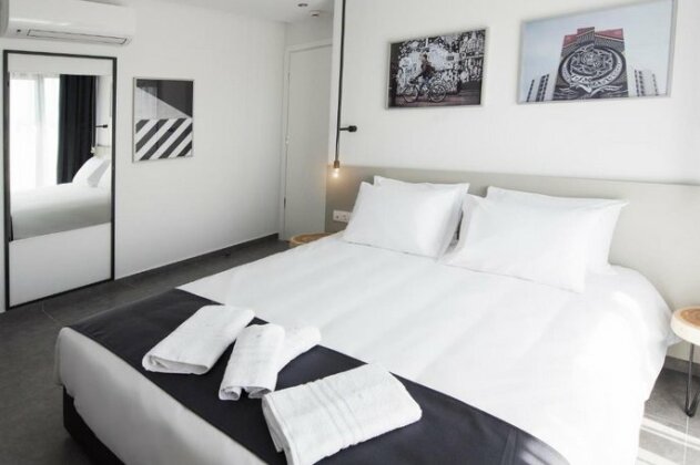 White Luxury - Photo2