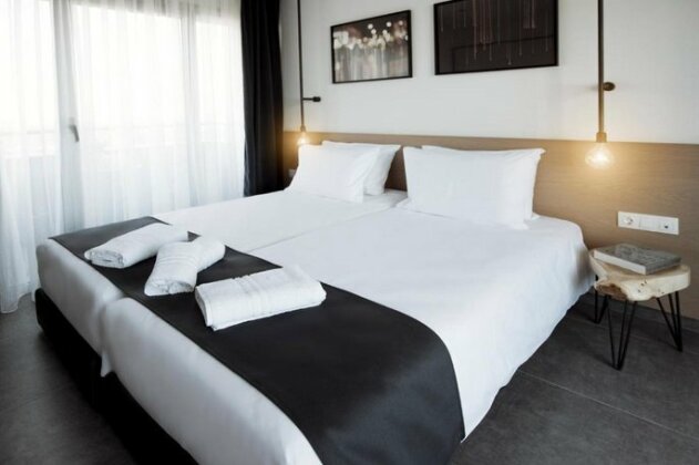 White Luxury - Photo3