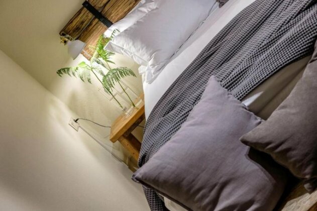 Adama Guesthouses - Photo3