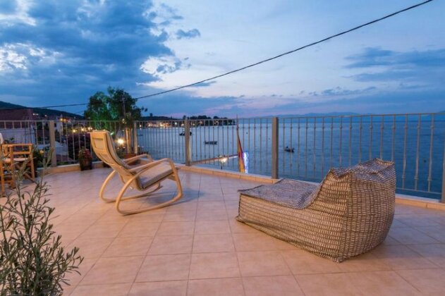 Gatzeas Blue luxury beach house - Photo2