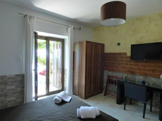 Guesthouse Isalos - Photo2