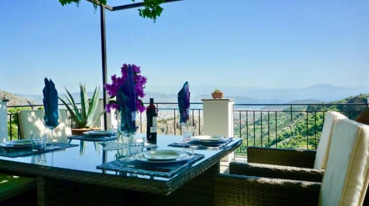 The Balcony Villa - Photo2