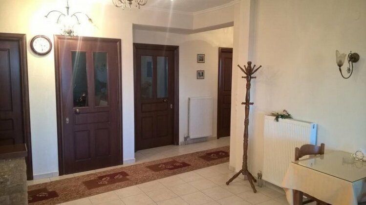 Thea Guesthouse - Photo2