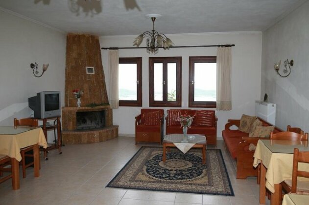 Thea Guesthouse - Photo3