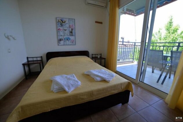 Ziourkas Apartments - Photo3