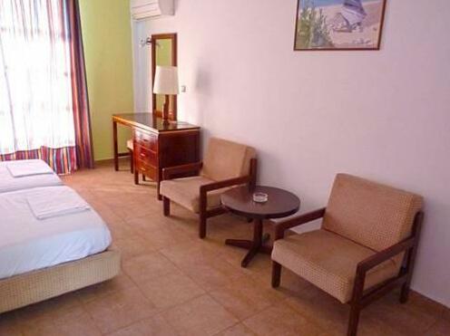 Castellania Hotel Apartments - Photo4