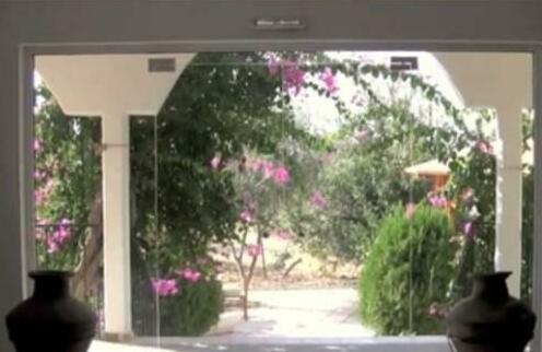 Castellania Hotel Apartments - Photo5