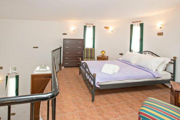 Renthousetinos - Photo3