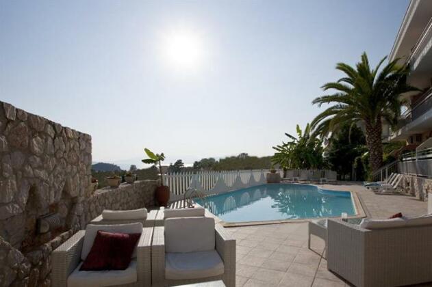 Viaros Hotel Apartments - Photo2