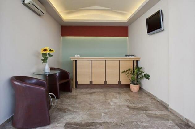 Viaros Hotel Apartments - Photo4